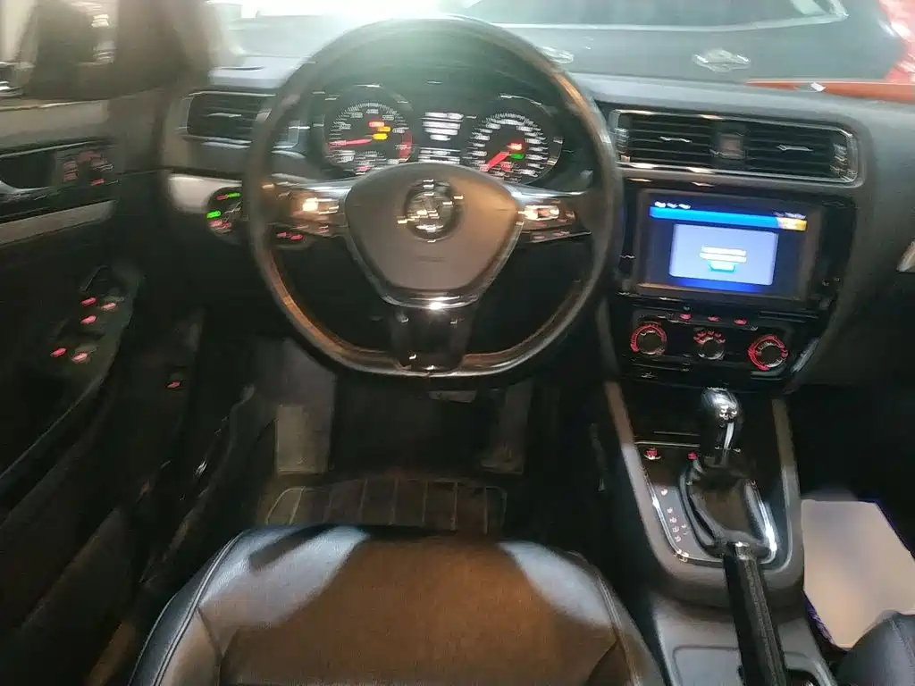 Volkswagen Sagitar 2018