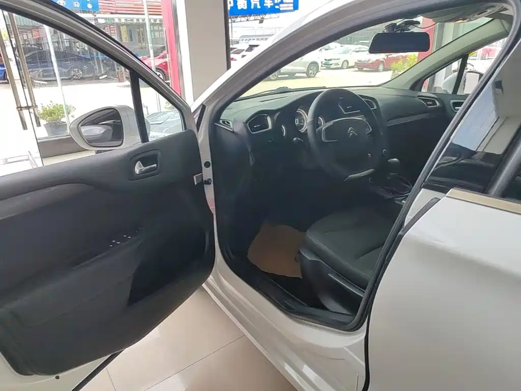 Citroën C4L 2017 — фото 16