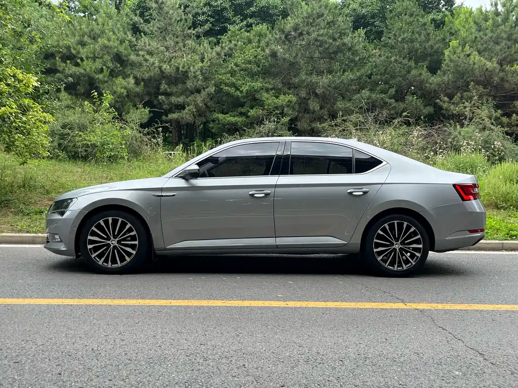 Skoda Superb 2015 — фото 14