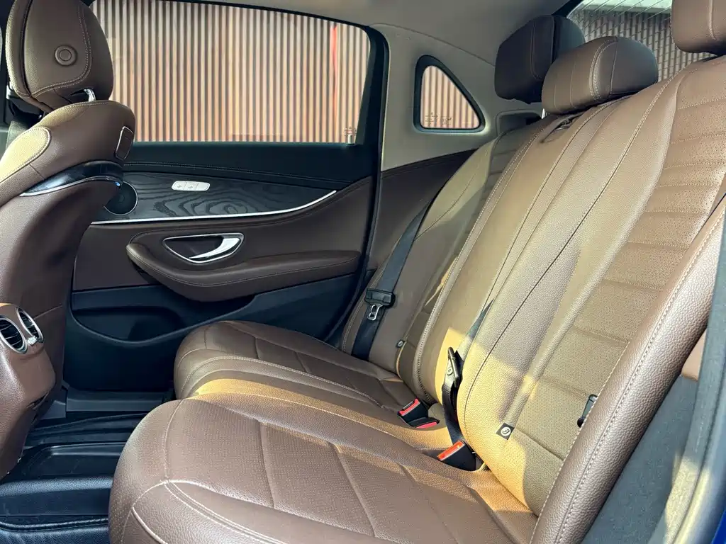 Mercedes-Benz E-Class 2019 — фото 14