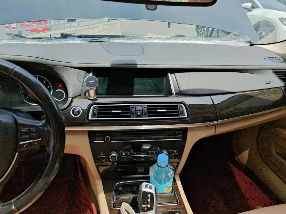 BMW 7 Series 2013 — фото 13
