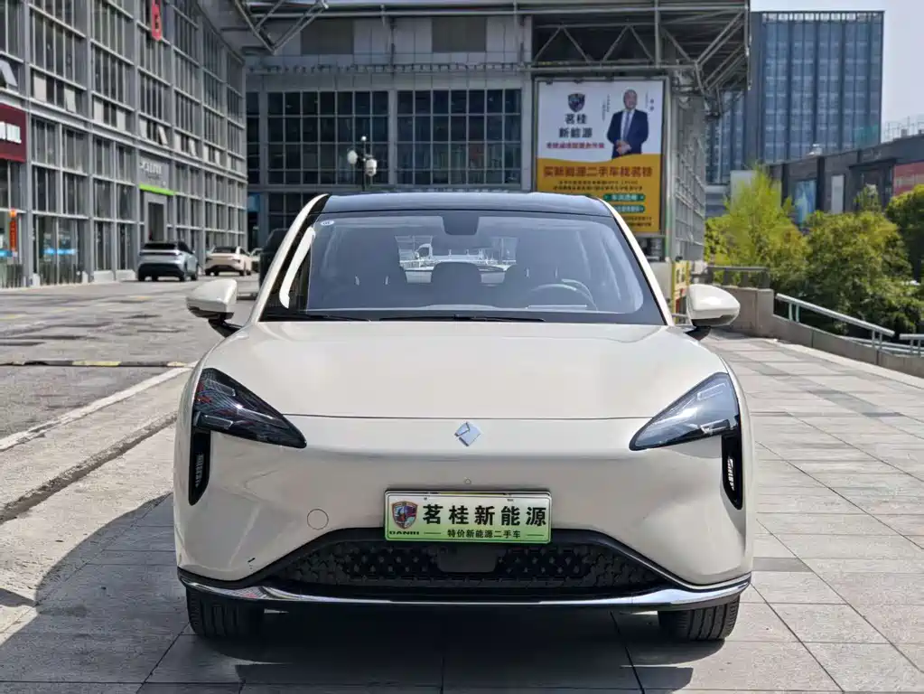 Baojun E6 2025