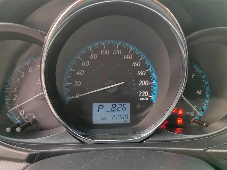 Toyota Yaris L 2017 — фото 14