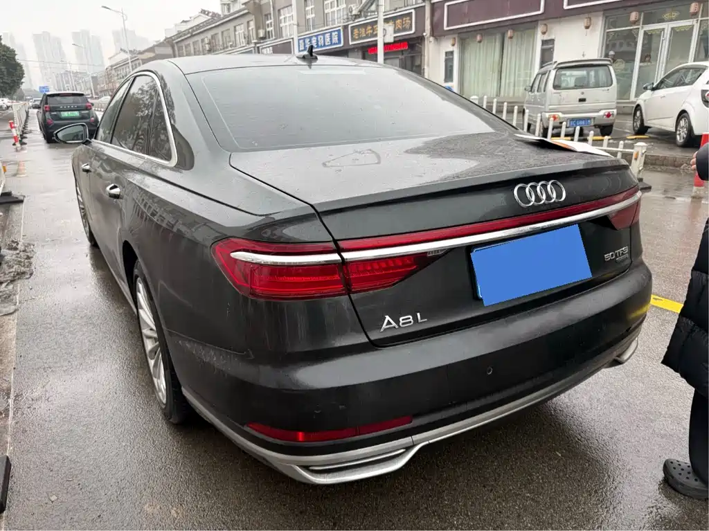 Audi A8 2022 — фото 11