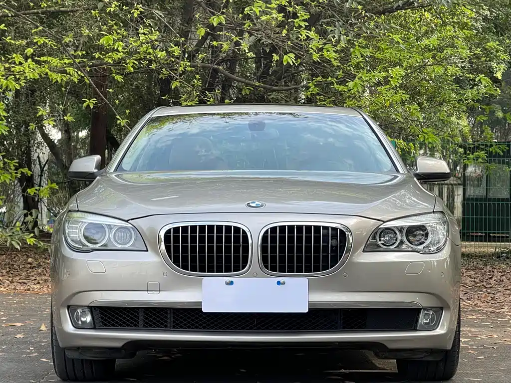 BMW 7 Series 2011 — фото 2