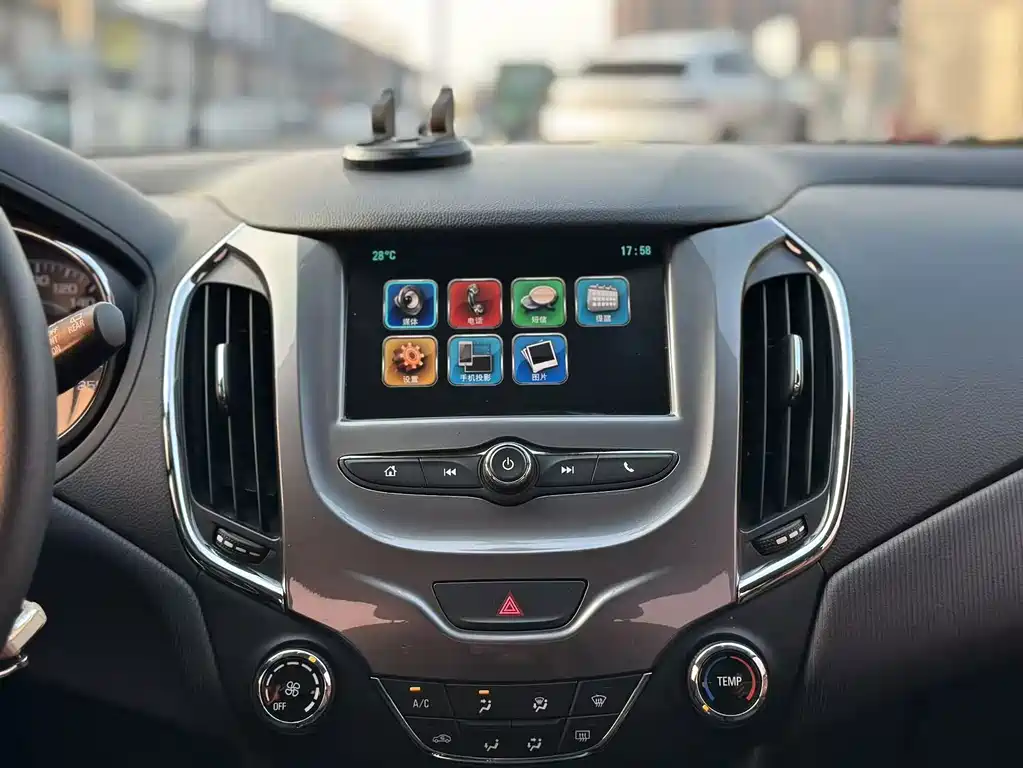 Chevrolet Cruze 2017 — фото 12