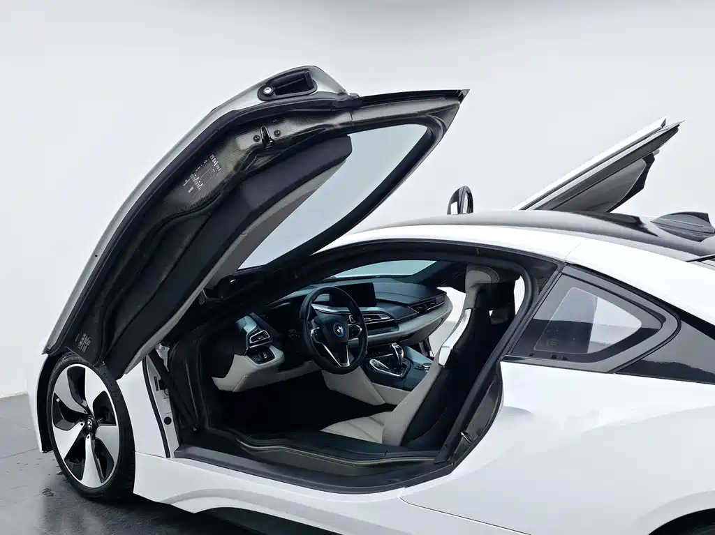 BMW i8 2017 — фото 29
