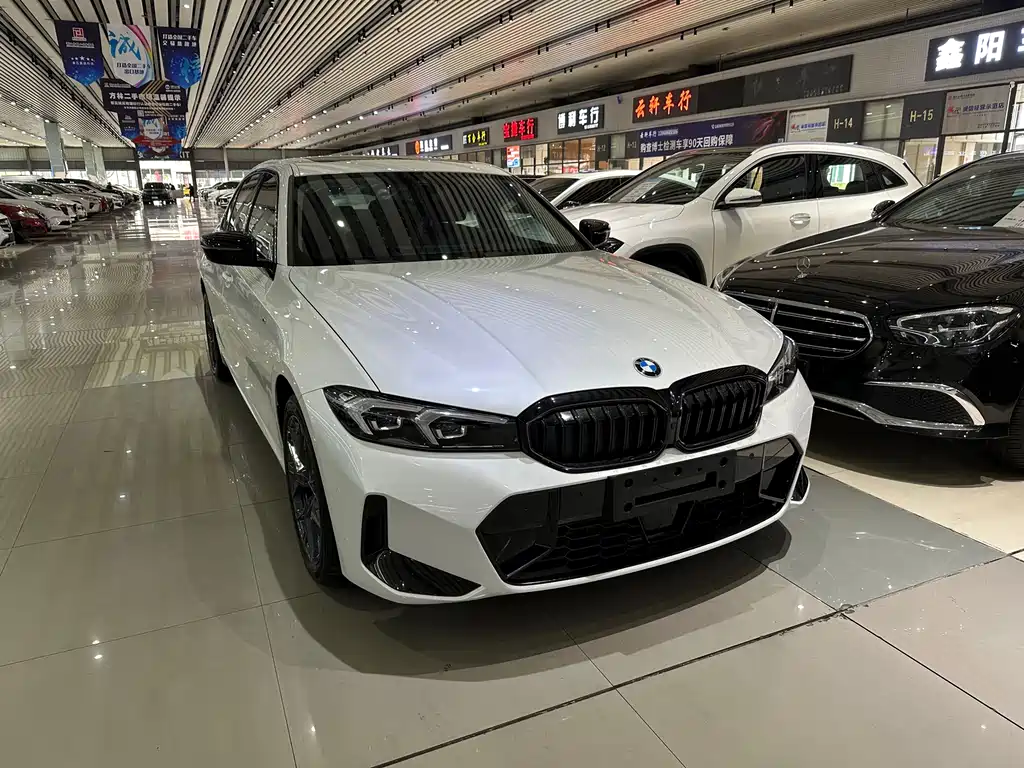 BMW 3 Series 2025 — фото 1