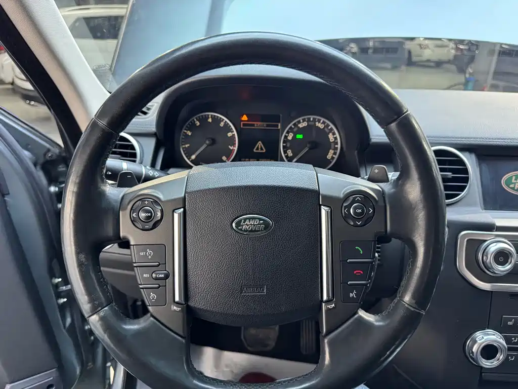 Land Rover Discovery 2015 — фото 12