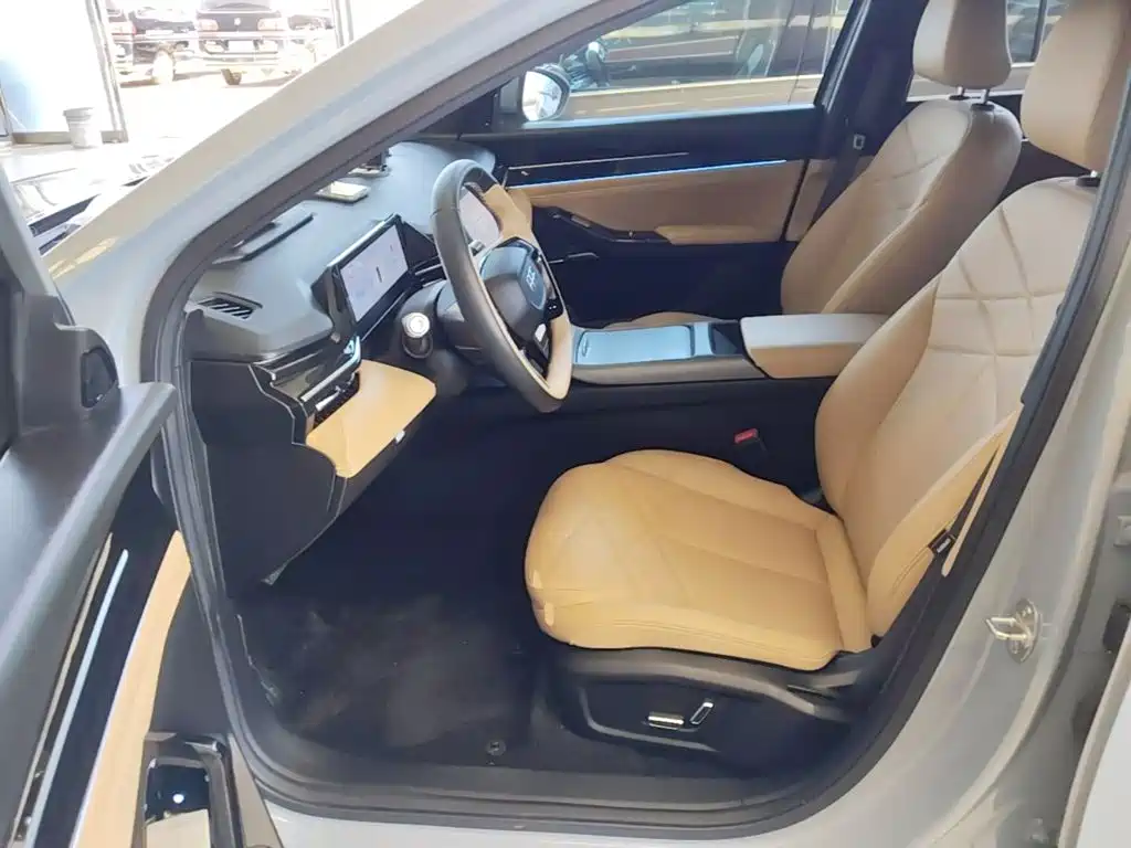Geely Galaxy L6 2024 — фото 15