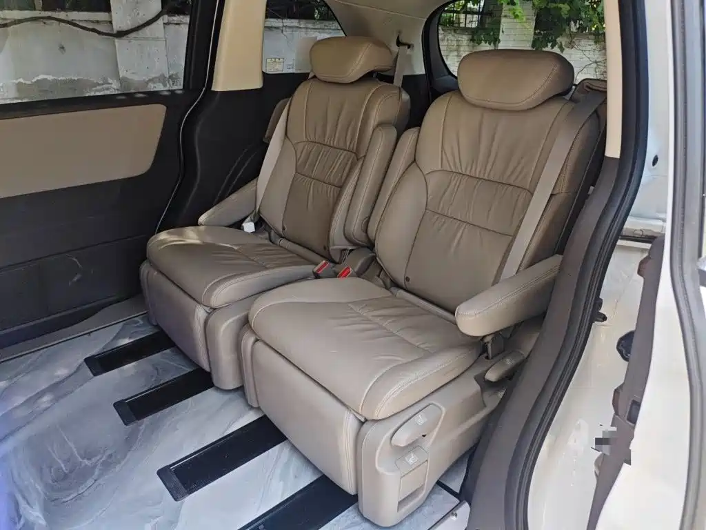 Honda Odyssey 2017 — фото 15