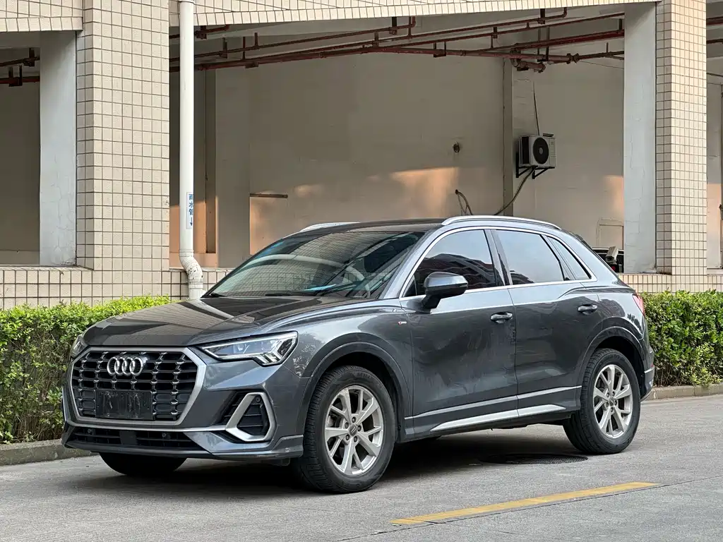 Audi Q3 2019 — фото 1