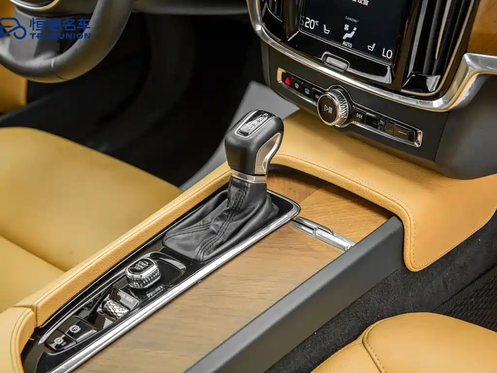 Volvo S90 2018 — фото 16