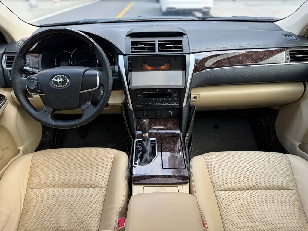 Toyota Camry 2017 — фото 8