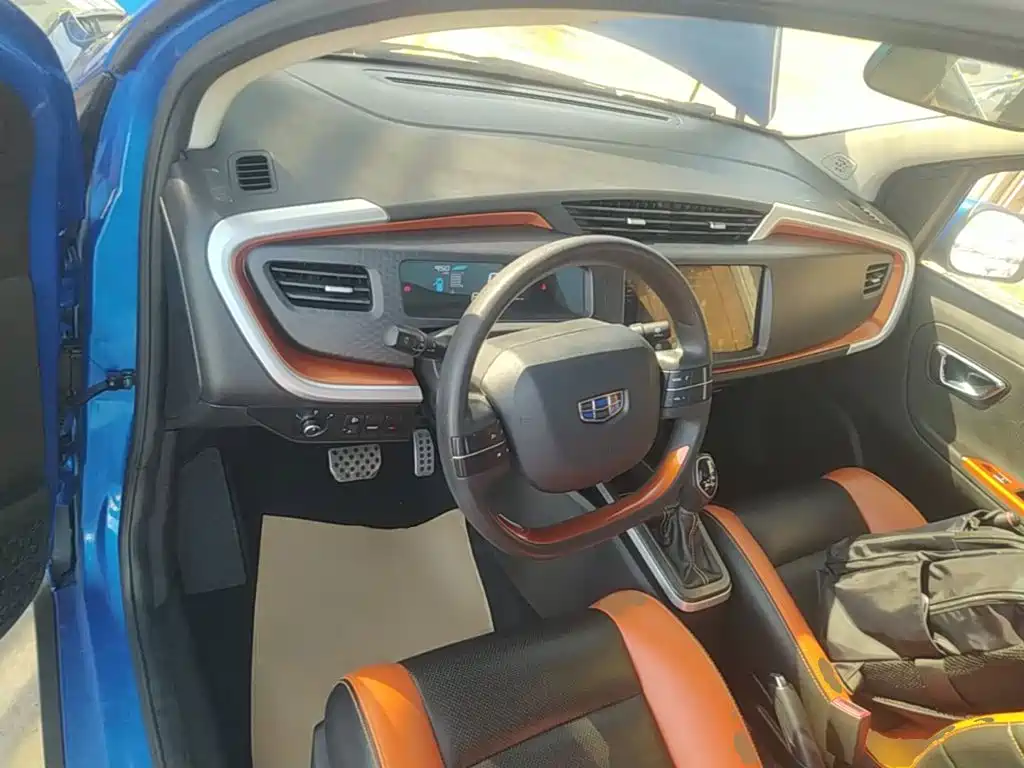 Geely Vision X1 2017 — фото 10