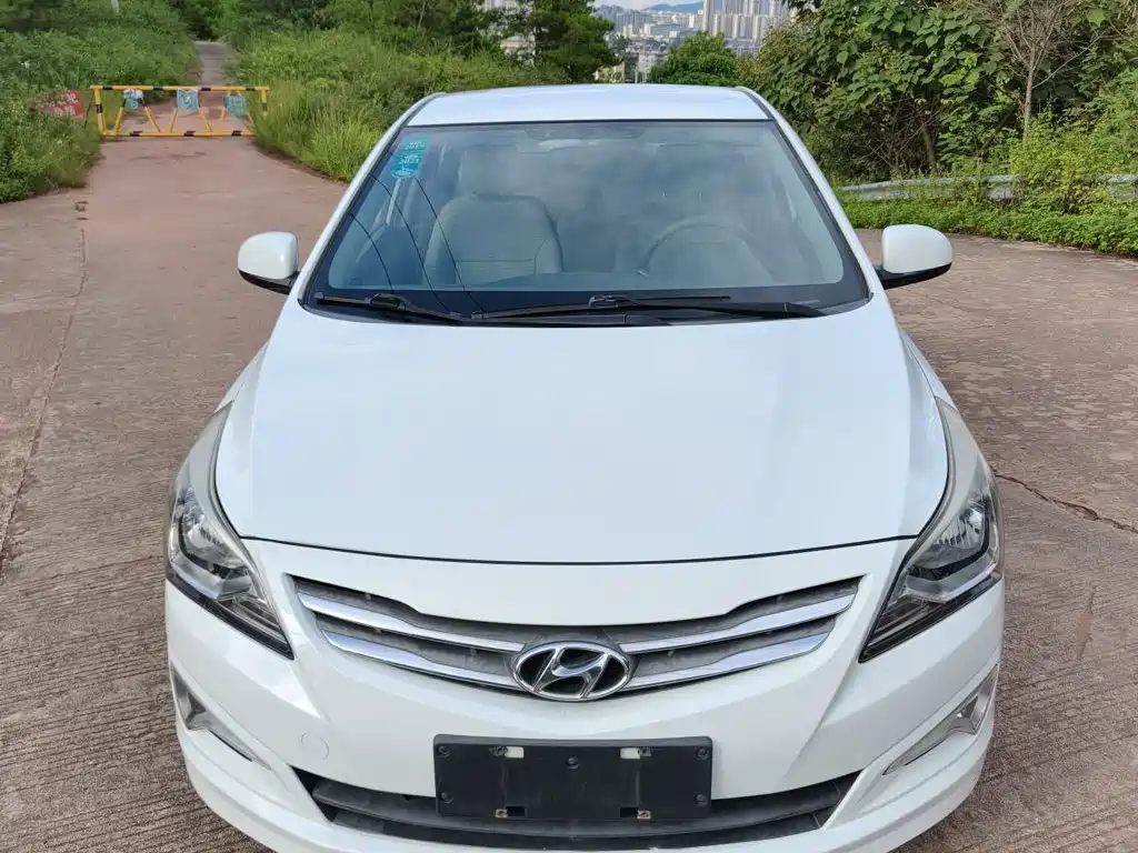 Hyundai Accent 2015 — фото 8