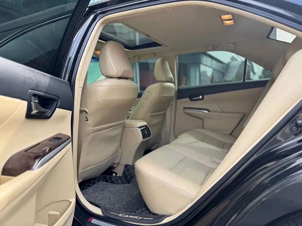 Toyota Camry 2017 — фото 11
