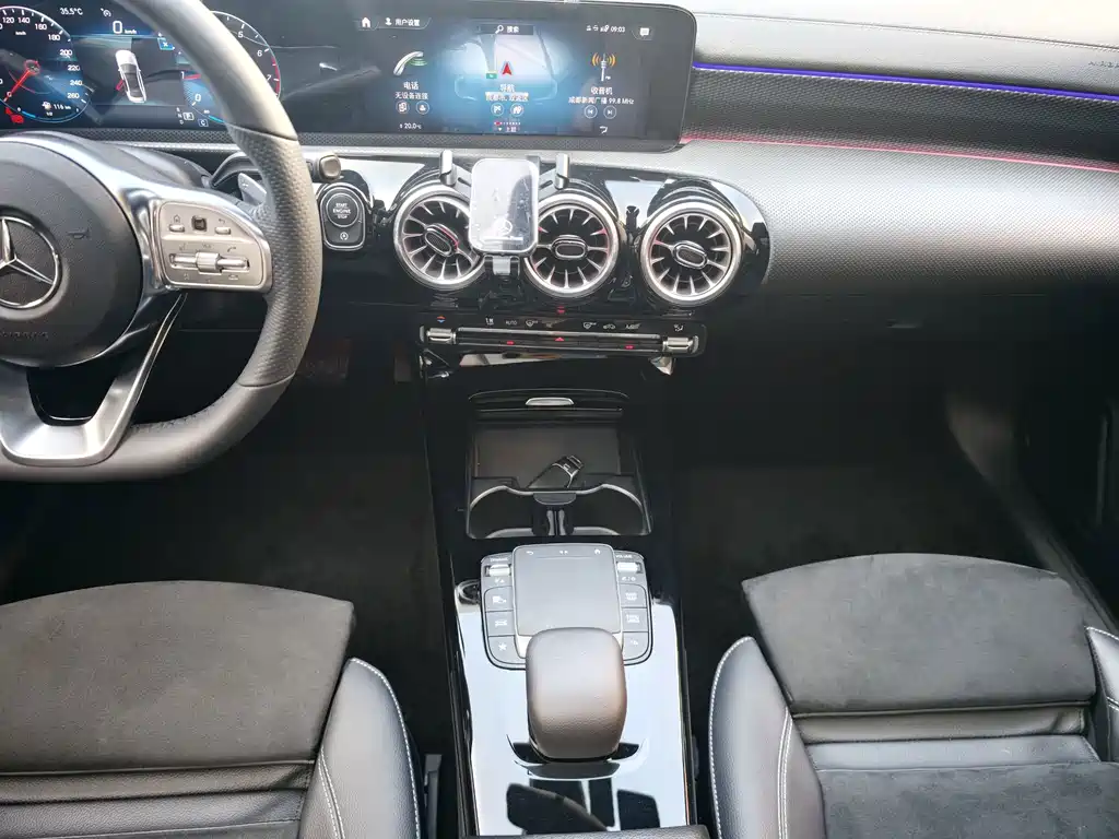Mercedes-Benz A-Class 2023 — фото 17