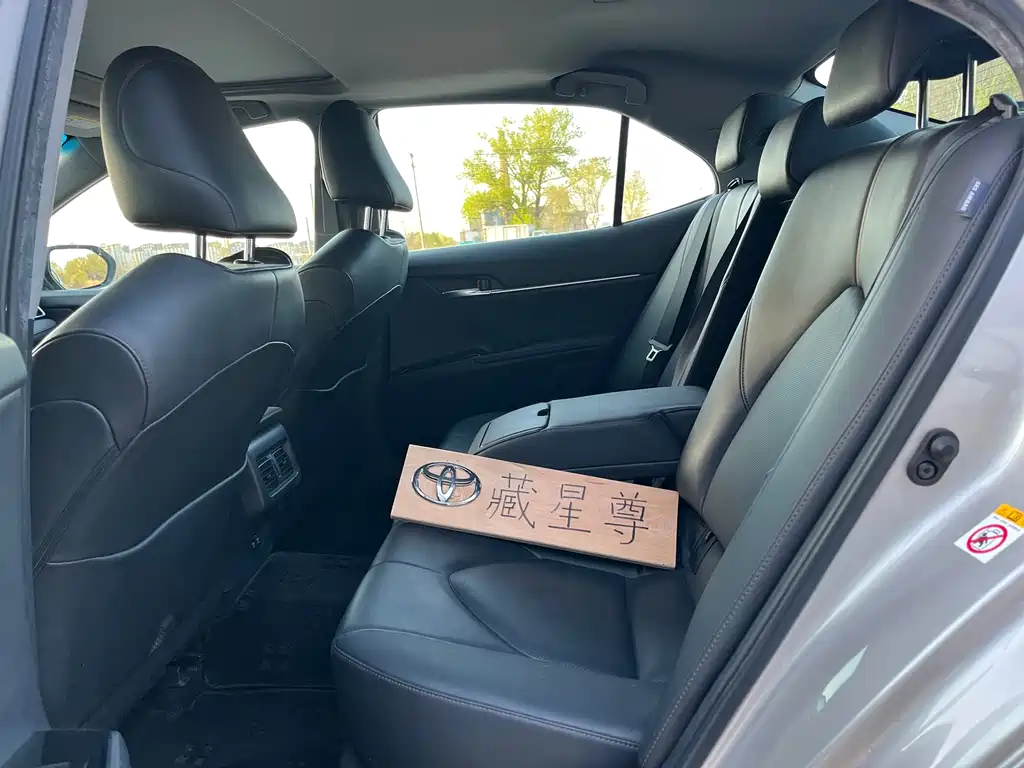 Toyota Camry 2019 — фото 25