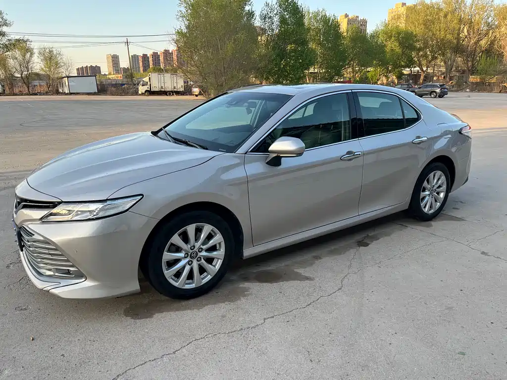 Toyota Camry 2019 — фото 33