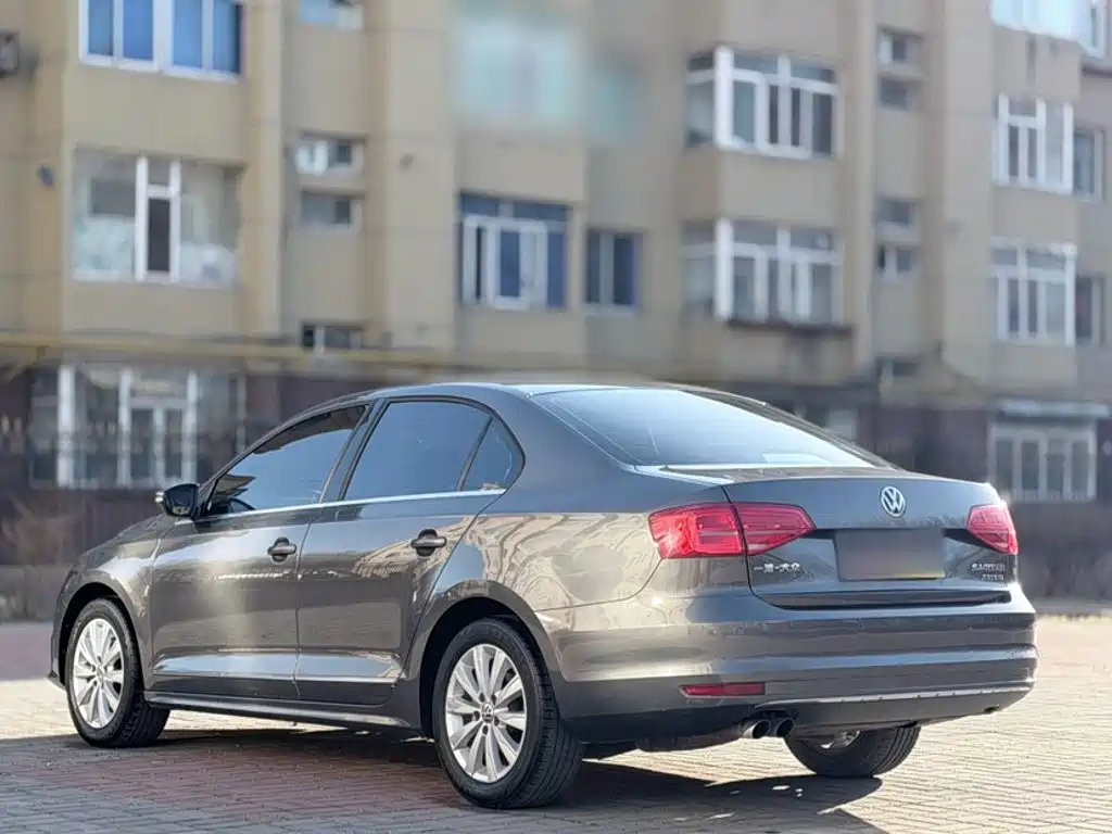 Volkswagen Sagitar 2016