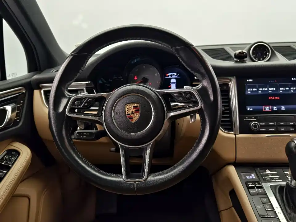 Porsche Macan 2017 — фото 15