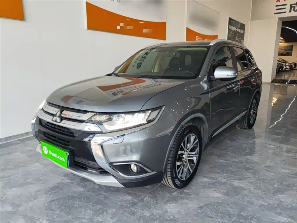 Mitsubishi Outlander 2016 — фото 2