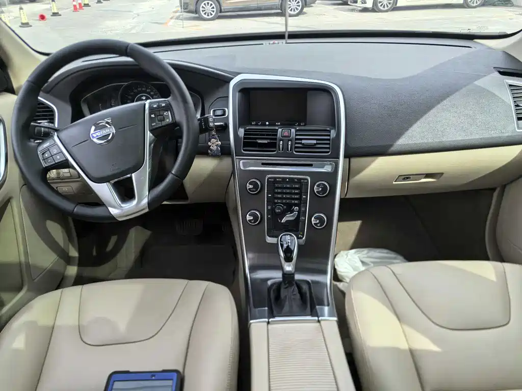 Volvo XC60 2014 — фото 11