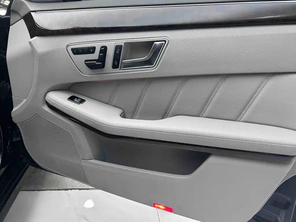 Mercedes-Benz E-Class 2013 — фото 19