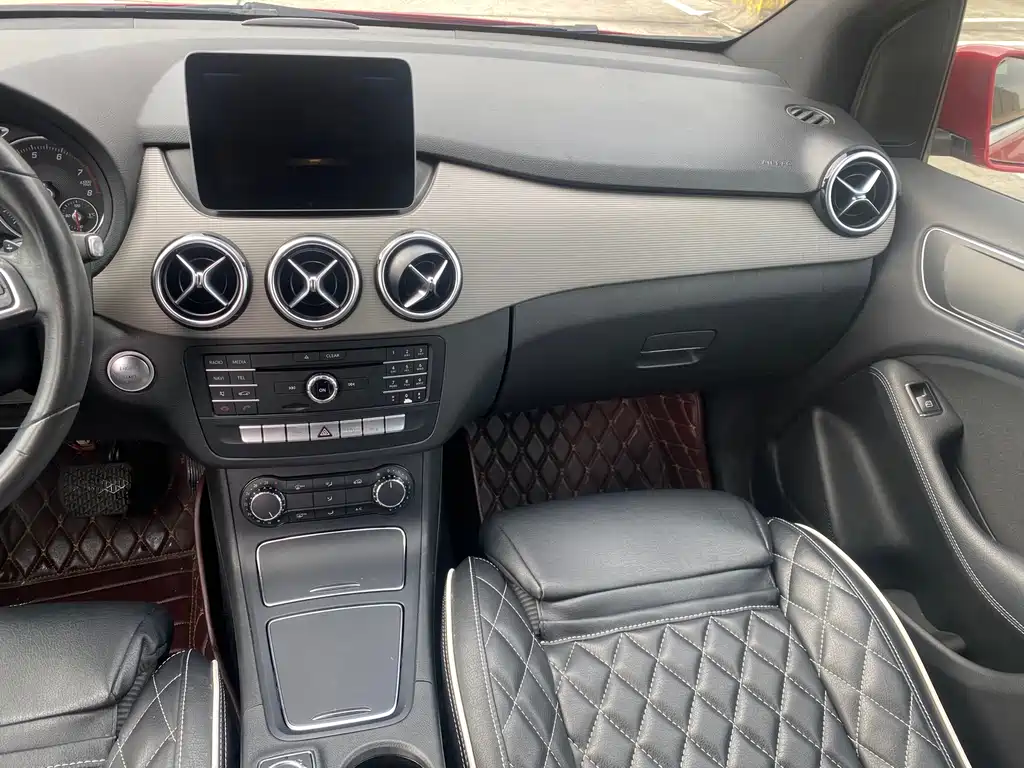 Mercedes-Benz B-Class 2018 — фото 12