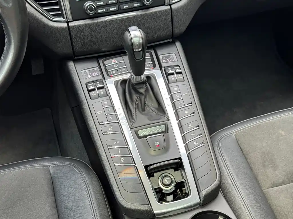 Porsche Macan 2018 — фото 21