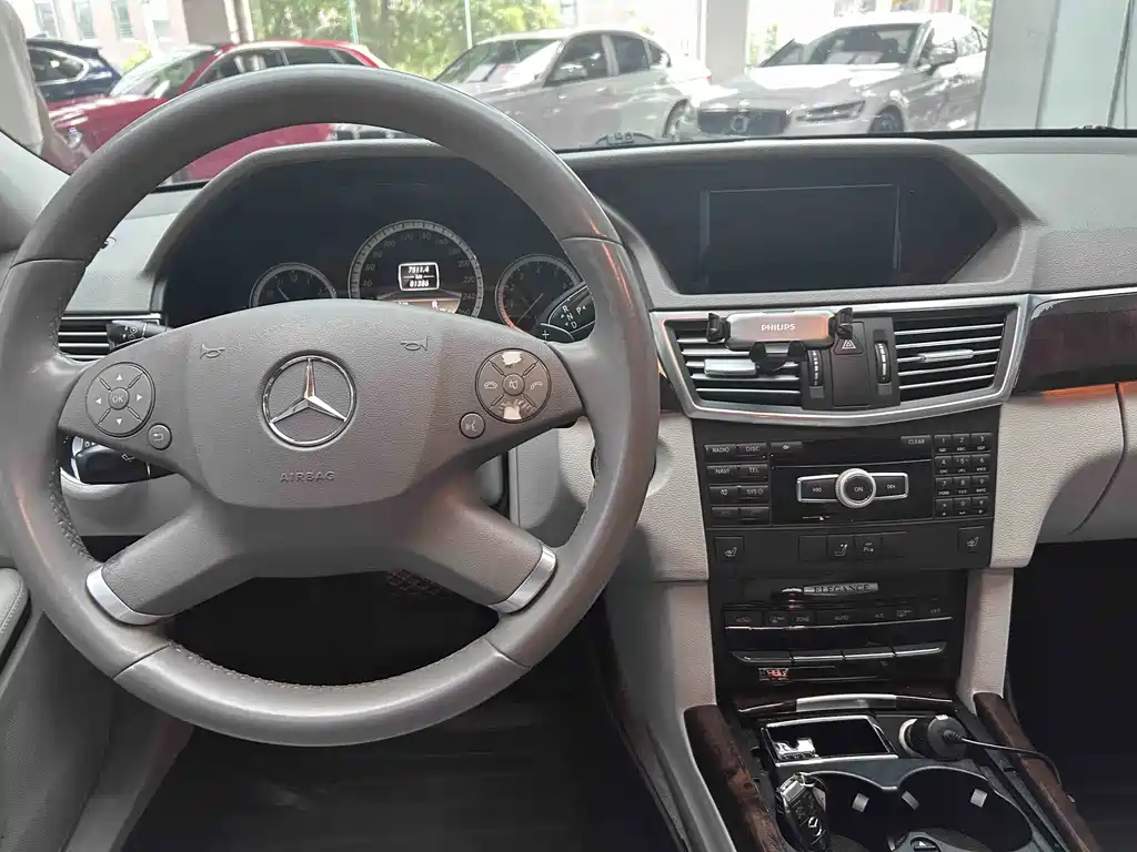 Mercedes-Benz E-Class 2013 — фото 12