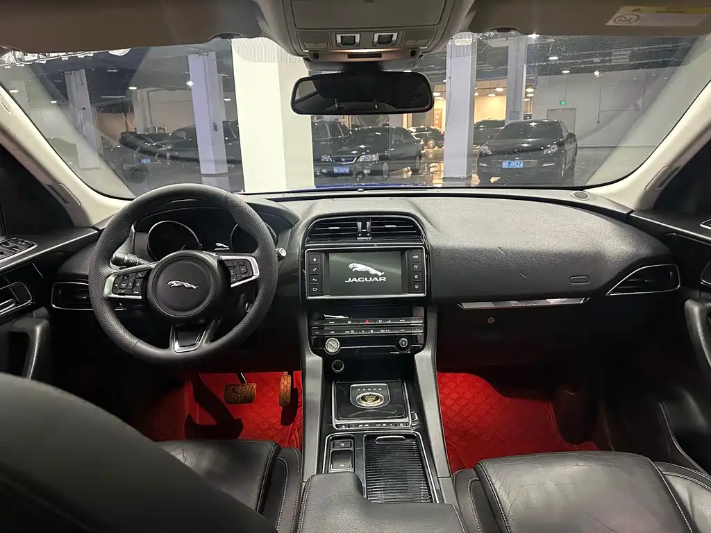 Jaguar F-PACE 2018 — фото 9