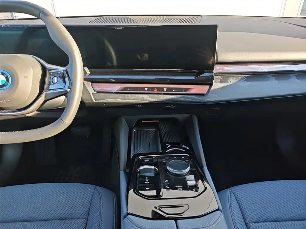 BMW i5 2025 — фото 7