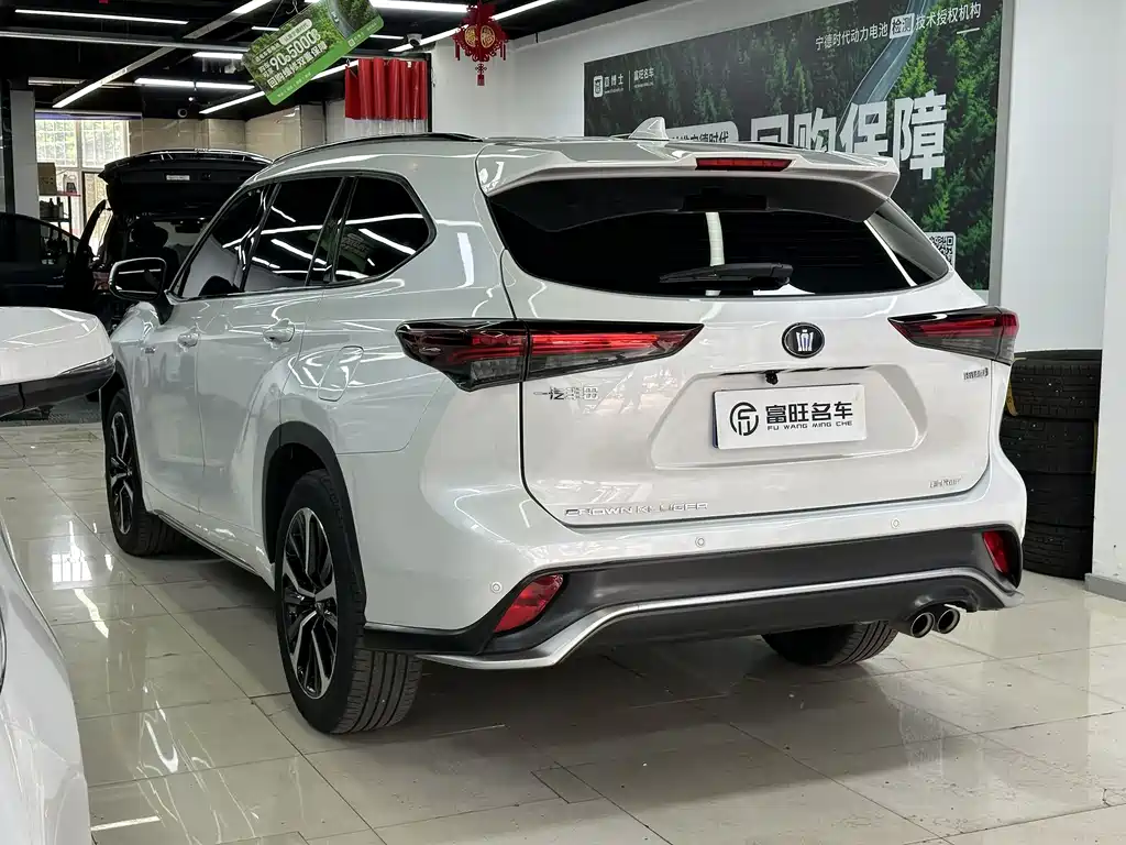 Toyota Crown Kluger 2024