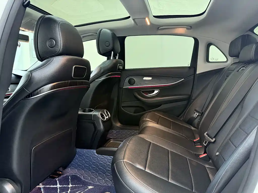 Mercedes-Benz E-Class 2019 — фото 12