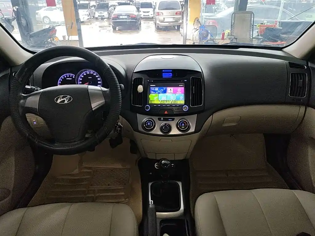 Hyundai Elantra 2015 — фото 10