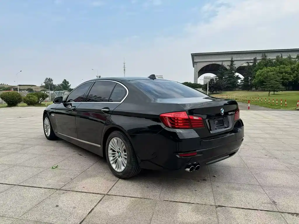 BMW 5 Series 2015 — фото 9