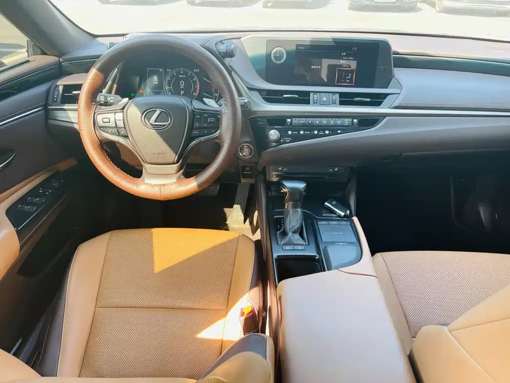Lexus ES 2021 — фото 14