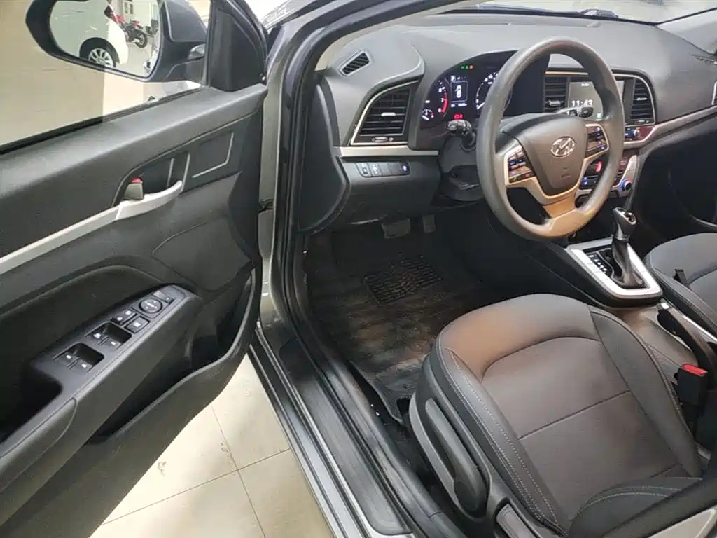 Hyundai Elantra 2019 — фото 16