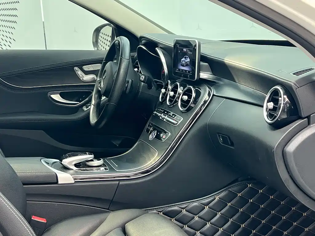 Mercedes-Benz C-Class 2018 — фото 10