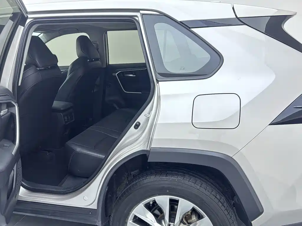Toyota Wildlander 2023 — фото 13