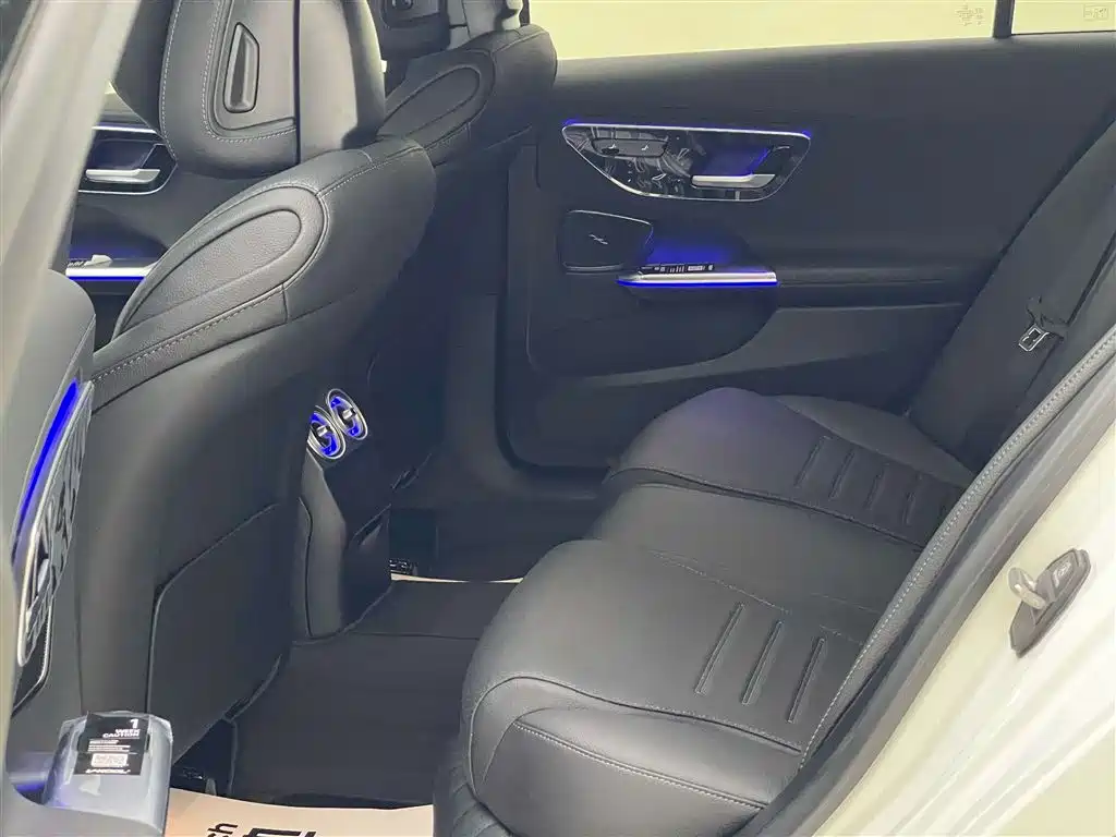 Mercedes-Benz C-Class 2025 — фото 14