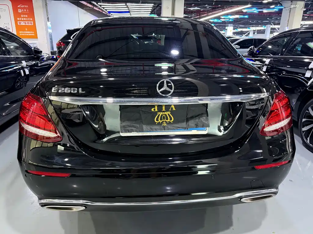Mercedes-Benz E-Class 2019 — фото 18