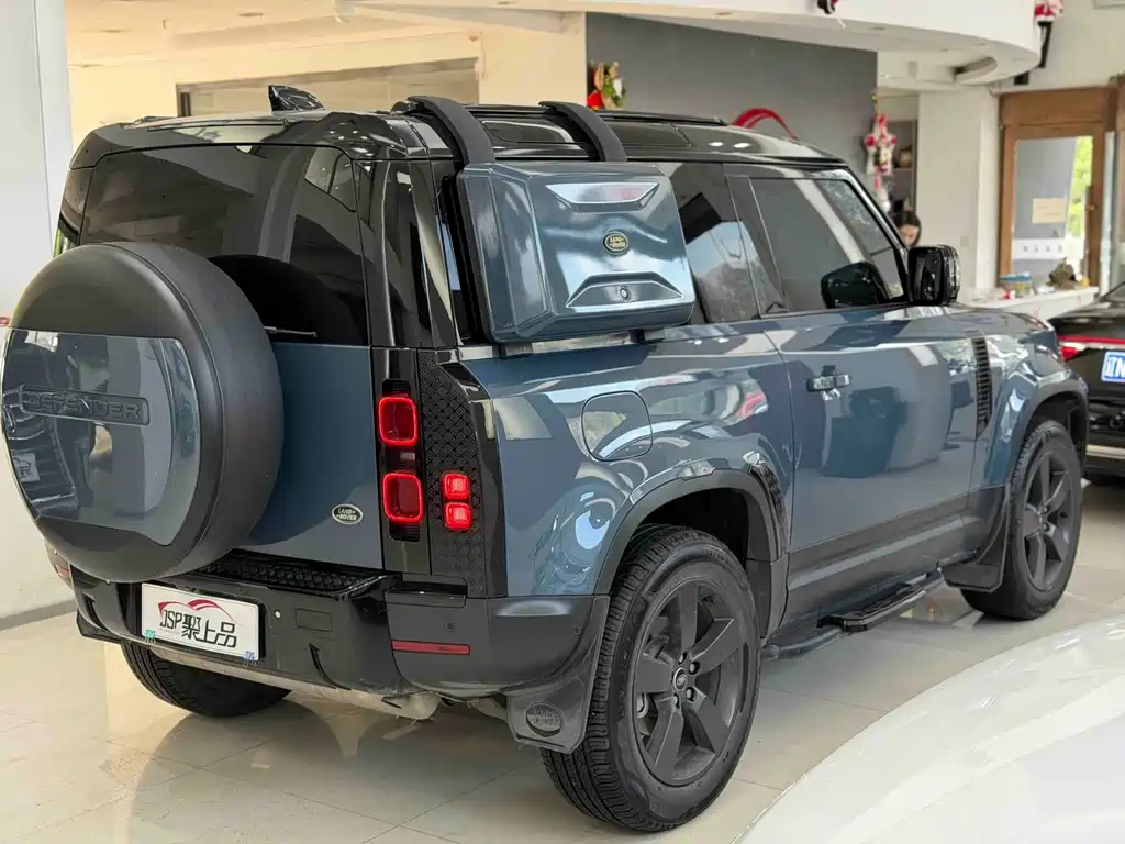 Land Rover Defender 2023 — фото 16