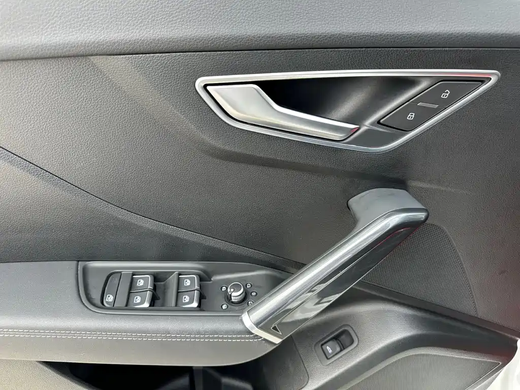 Audi Q2L 2022 — фото 16