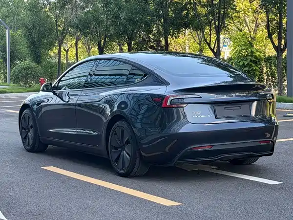 Tesla Model 3 2025
