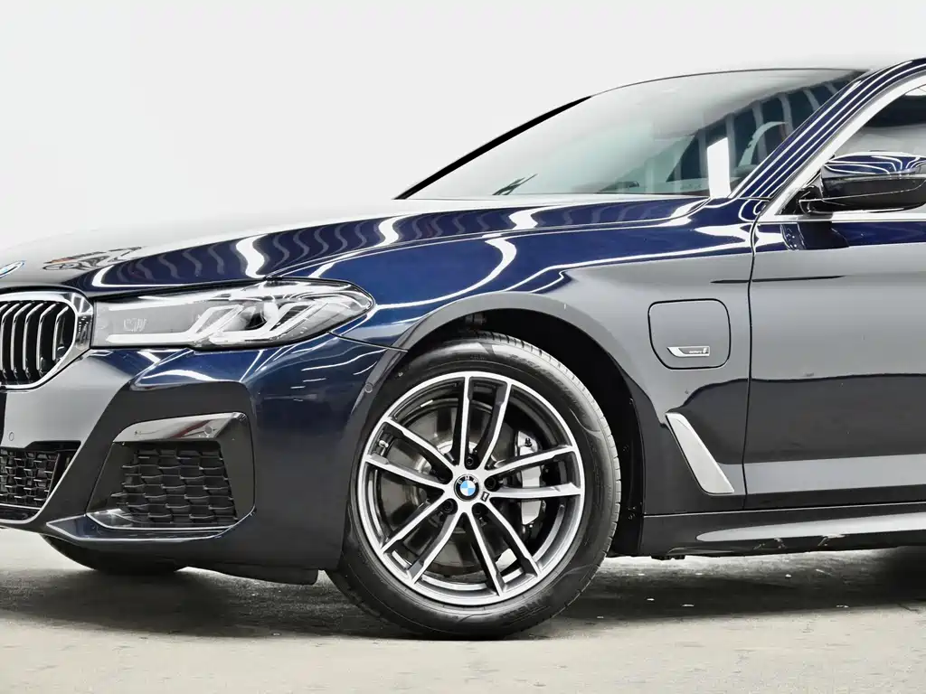 BMW 5 Series New Energy 2022 — фото 27