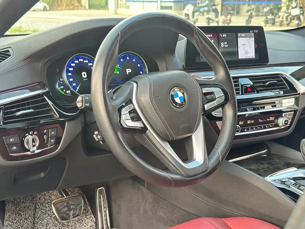 BMW 5 Series 2018 — фото 13