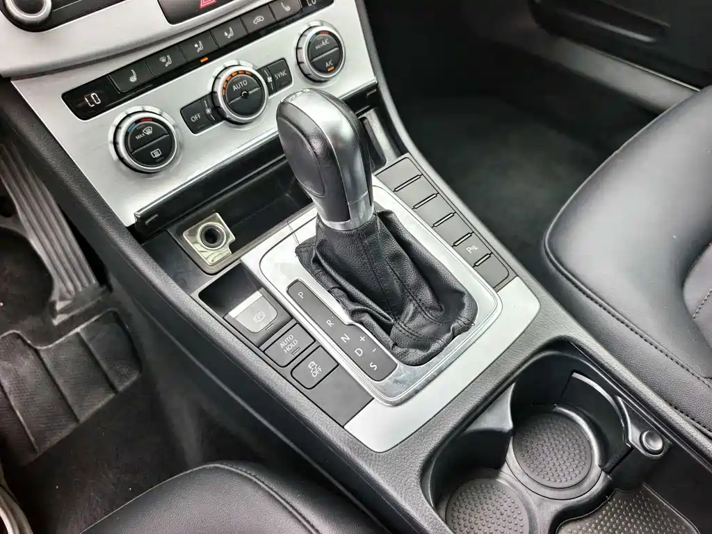 Volkswagen Magotan 2013